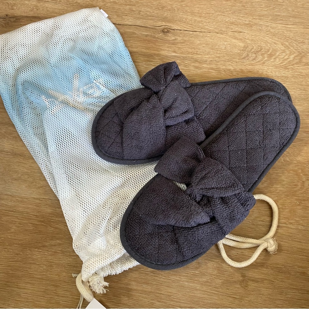 Barefoot Dreams TowelTerry® Sandal in Carbon - Picture 1 of 6